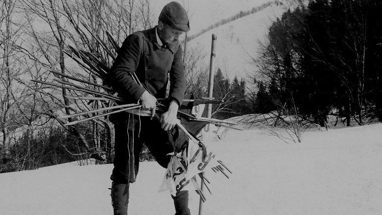 Matthias Zdarsky pulling out the competition slope, © Zdarsky Skimuseum Lilienfeld