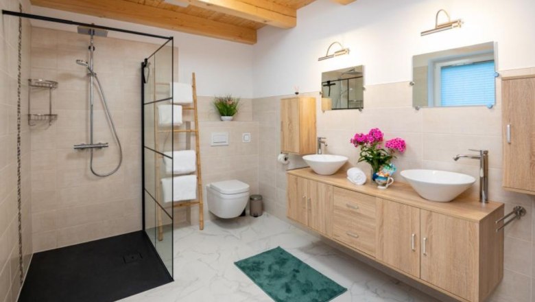 Bathroom, &copy; Chalets Lunz am See