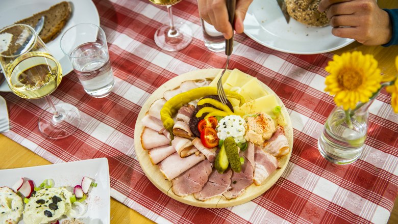 Heurigen snack, © POV / Robert Herbst