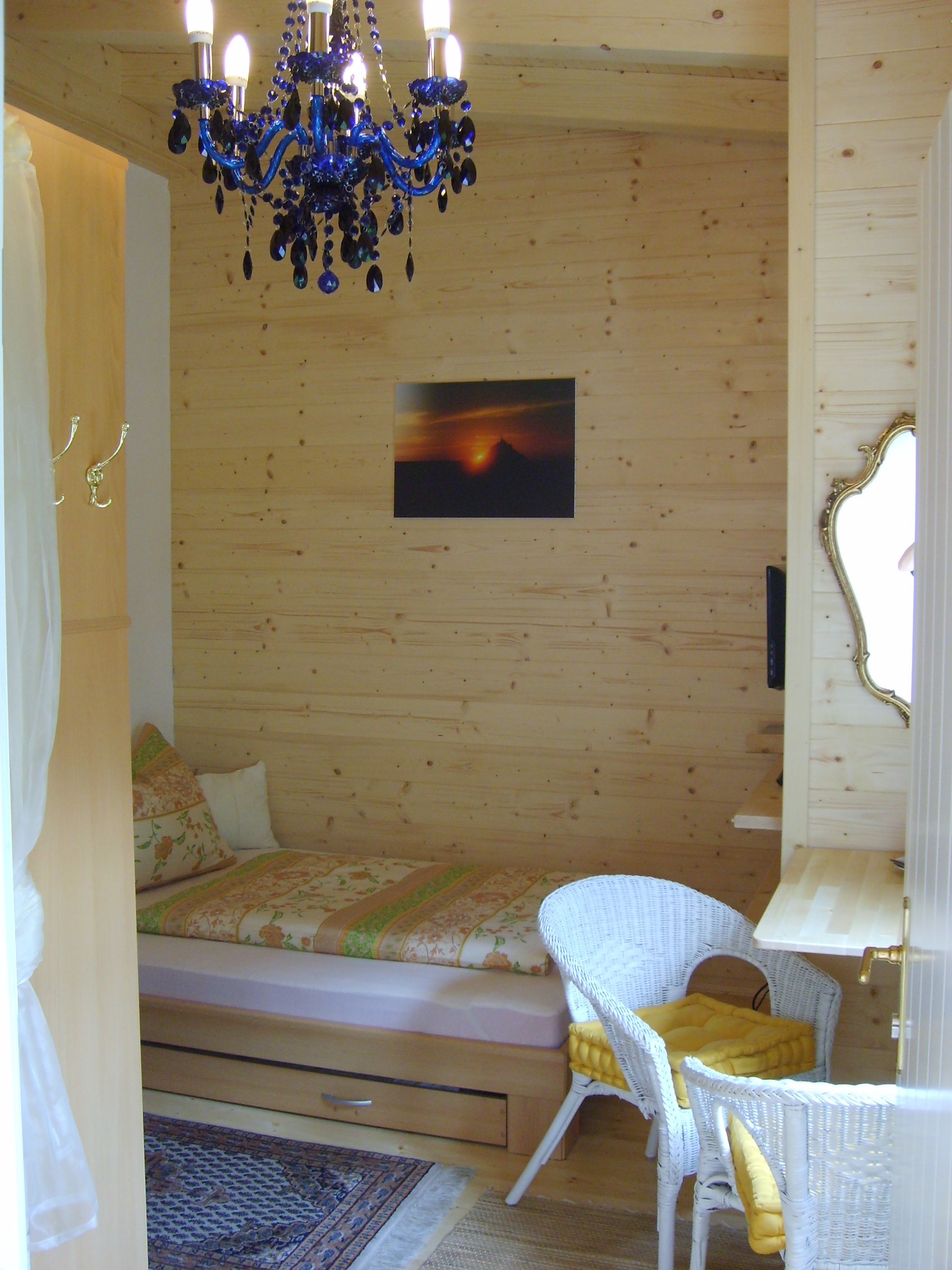 Garden Lodge private room