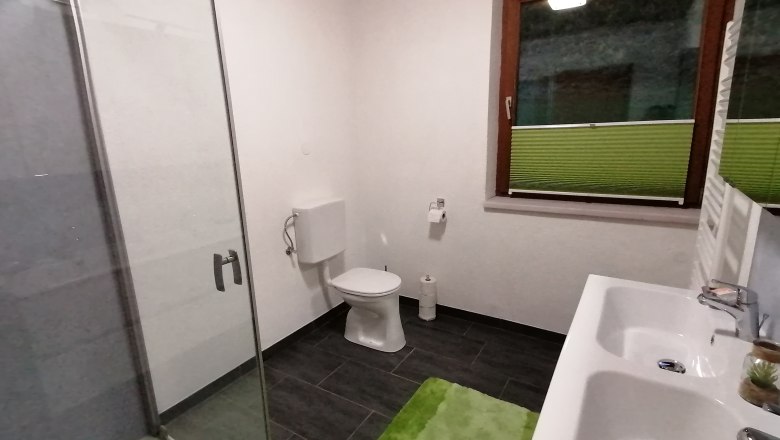 Bathroom with 2 washbasins, &copy; Ybbstaler Alpen (Katrin Teufel)