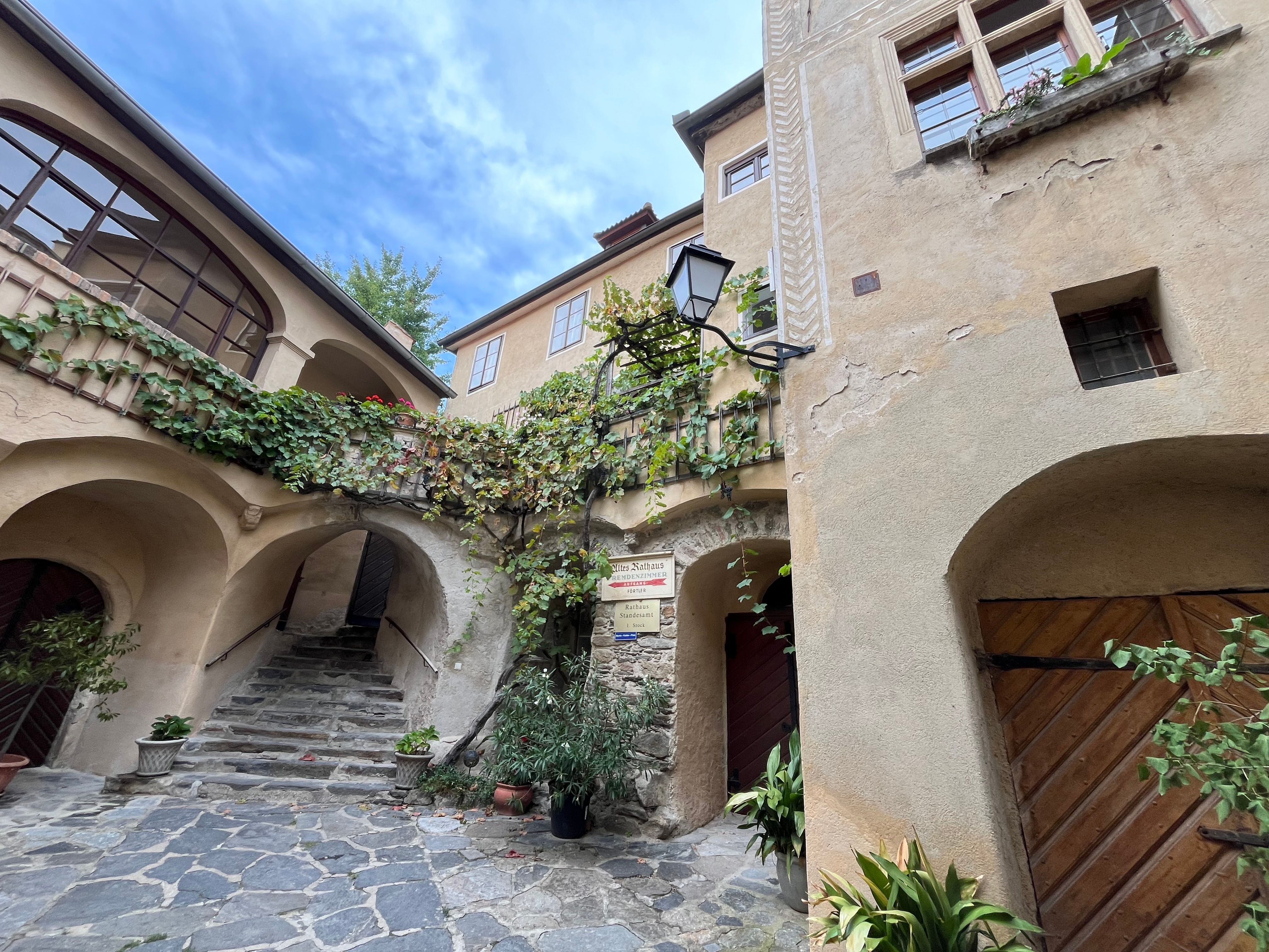 Historic building with arcades and plants in Dürnstein.