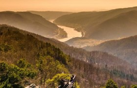 View of a river valley at sunset from the Buschandlwand.