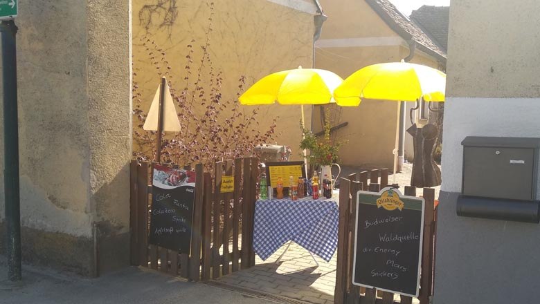 Guggi & Charly's refreshment station, &copy; Karl Fitzbauer