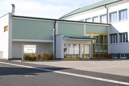 Exterior view of the Dobersberg indoor pool with yellow doors and windows.