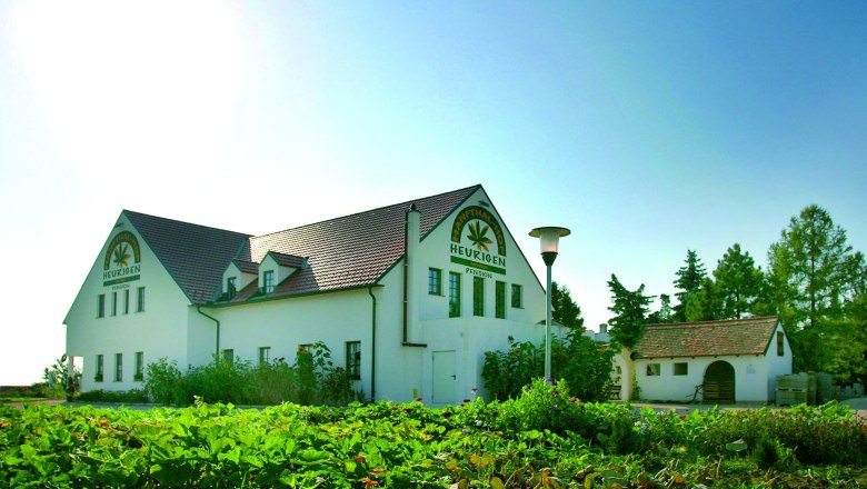 Exterior view of a building with the inscription 'Hanftalhof Heurigen Pension'.