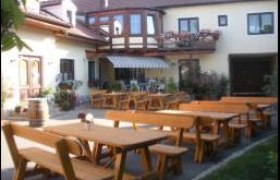 Dorfheuriger Wenzina, &copy; Diethard Wenzina