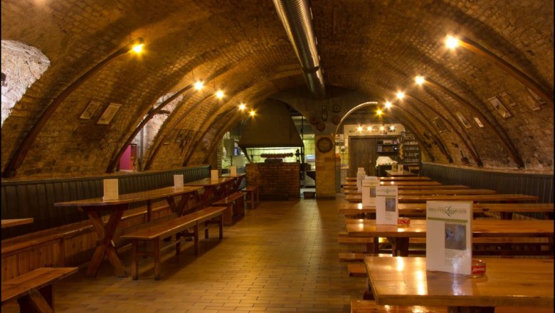 Grilled chicken wine tavern, &copy; Familie List