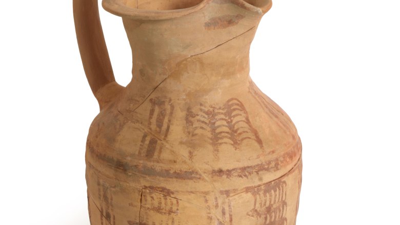 Iberian jug with geometric patterns, exhibited in the Museo d'Arqueologia de Catalunya.