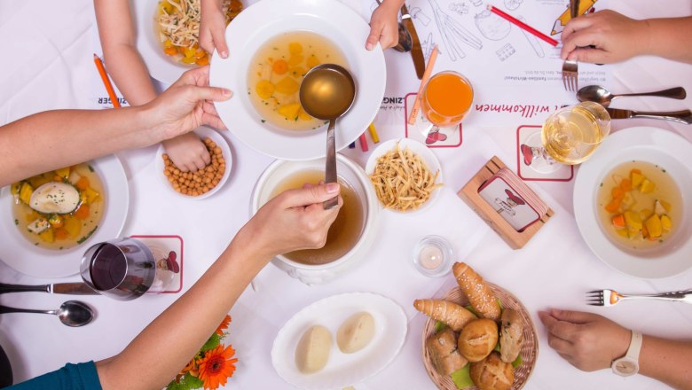 Family dinner at the Holzinger, © Martin Schotte