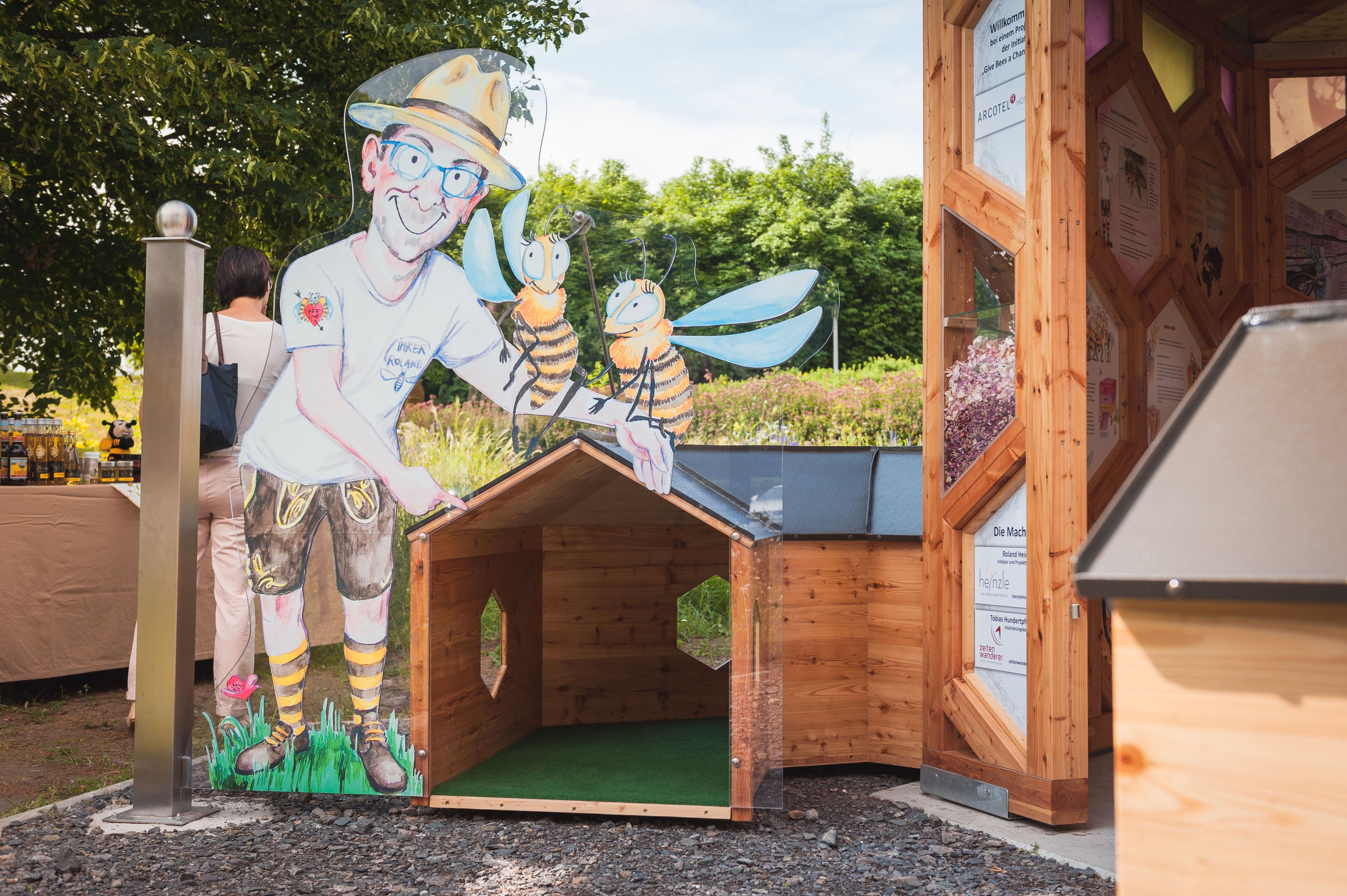 Entrance bee pavilion