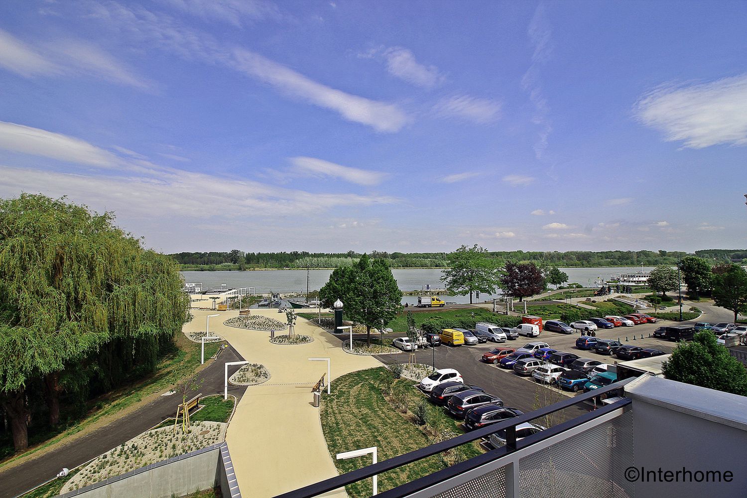 View from the balcony towards Nibelungenplatz 