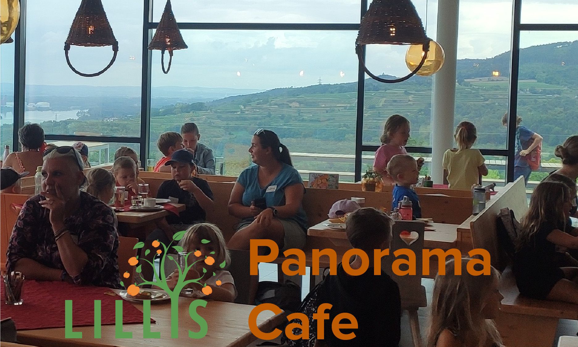 Panoramic café in Lilli's apricot garden