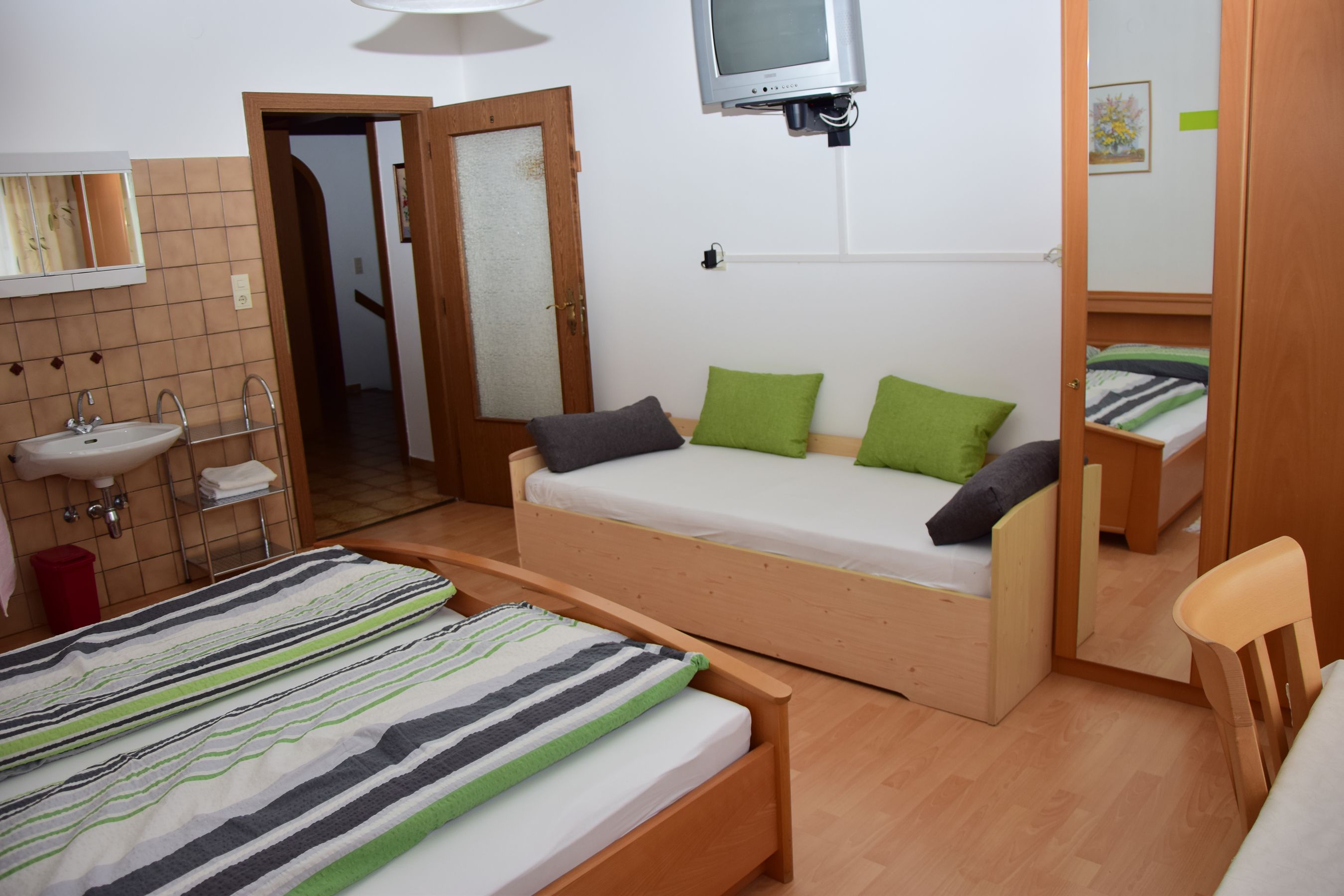 3-bed room