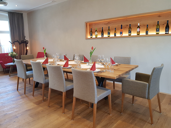"Wein im Stock" at the Pferschy-Seper wine tavern