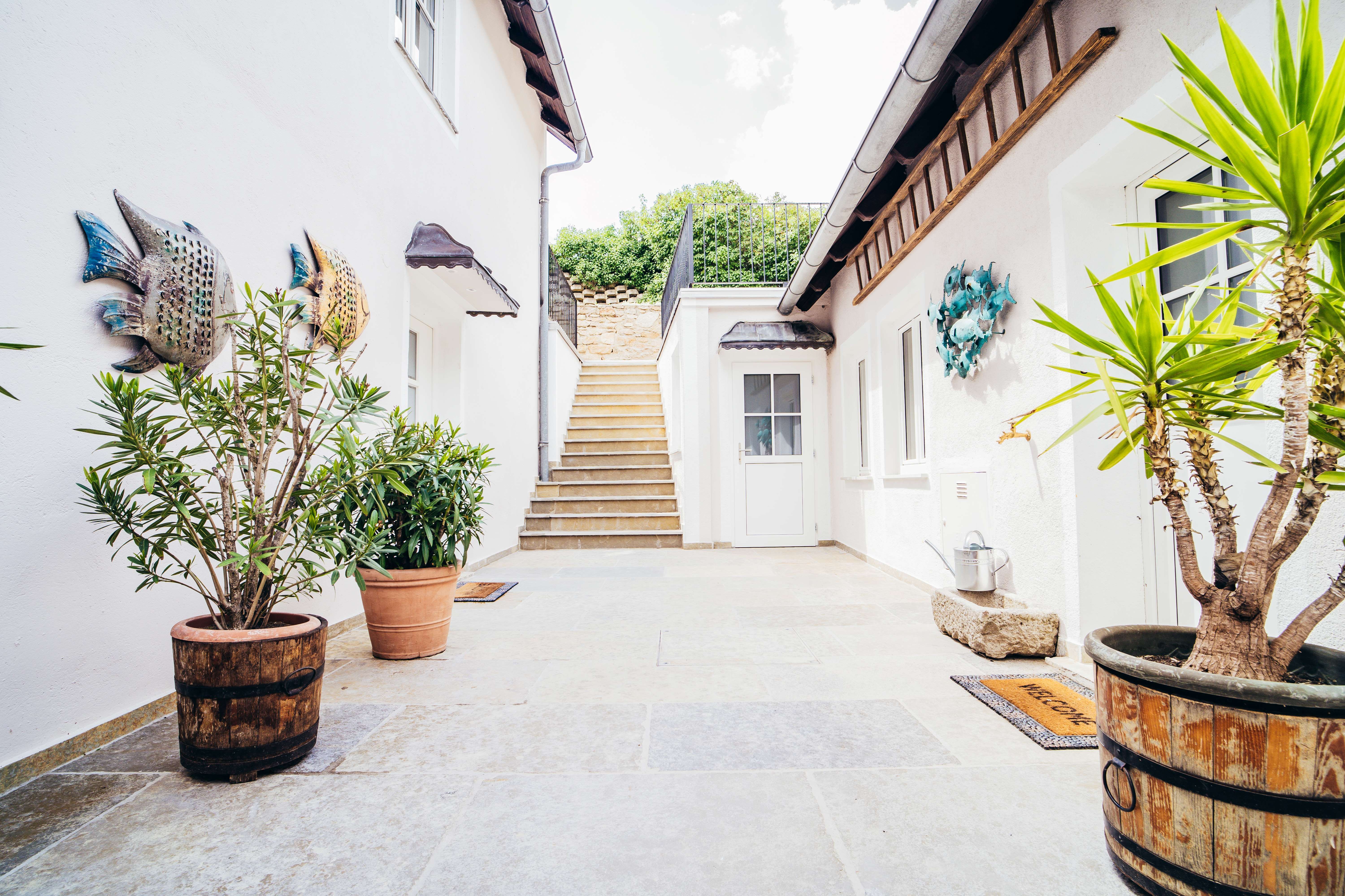 Inner courtyard with plants and stairs.