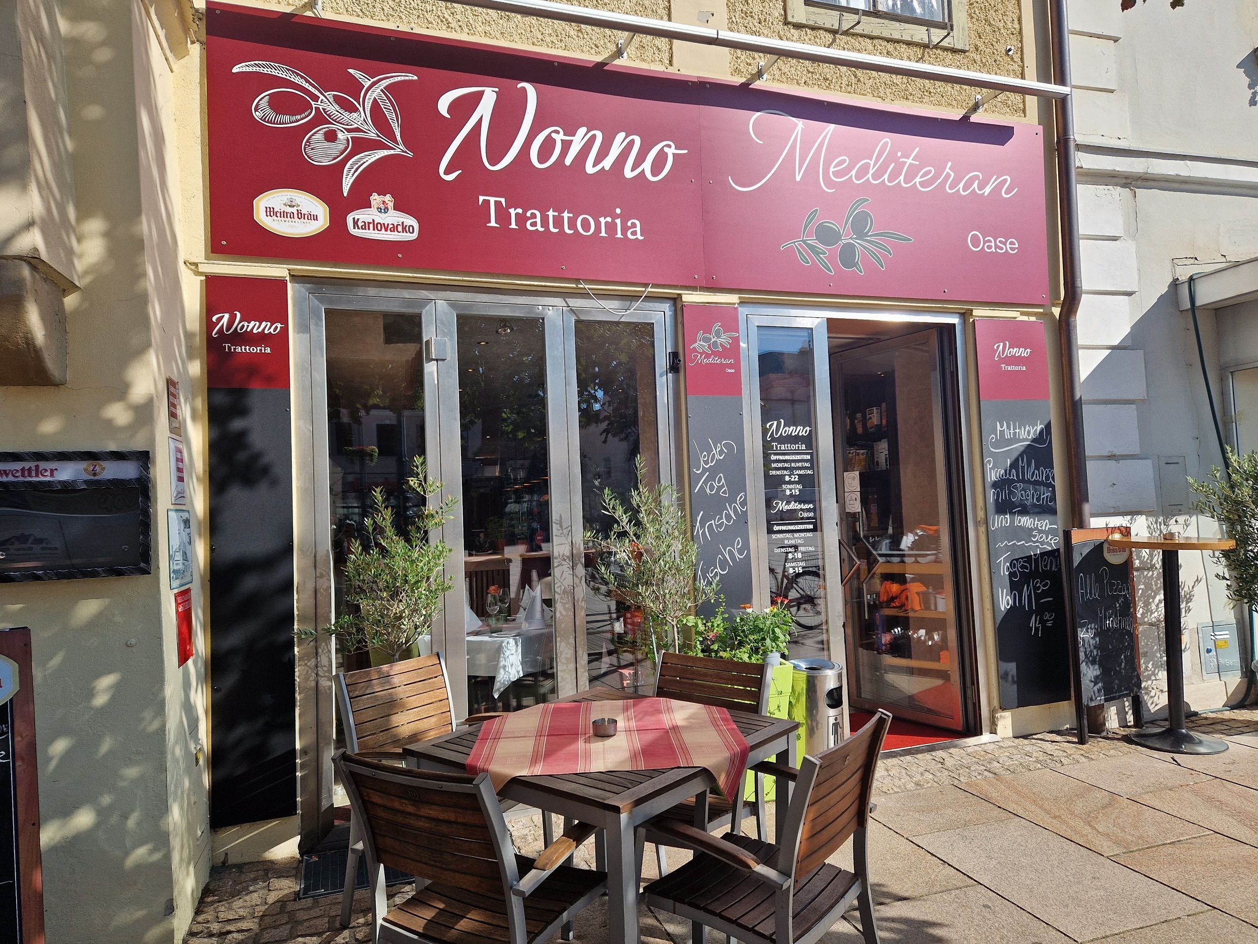Entrance area with Mediterranean plants 