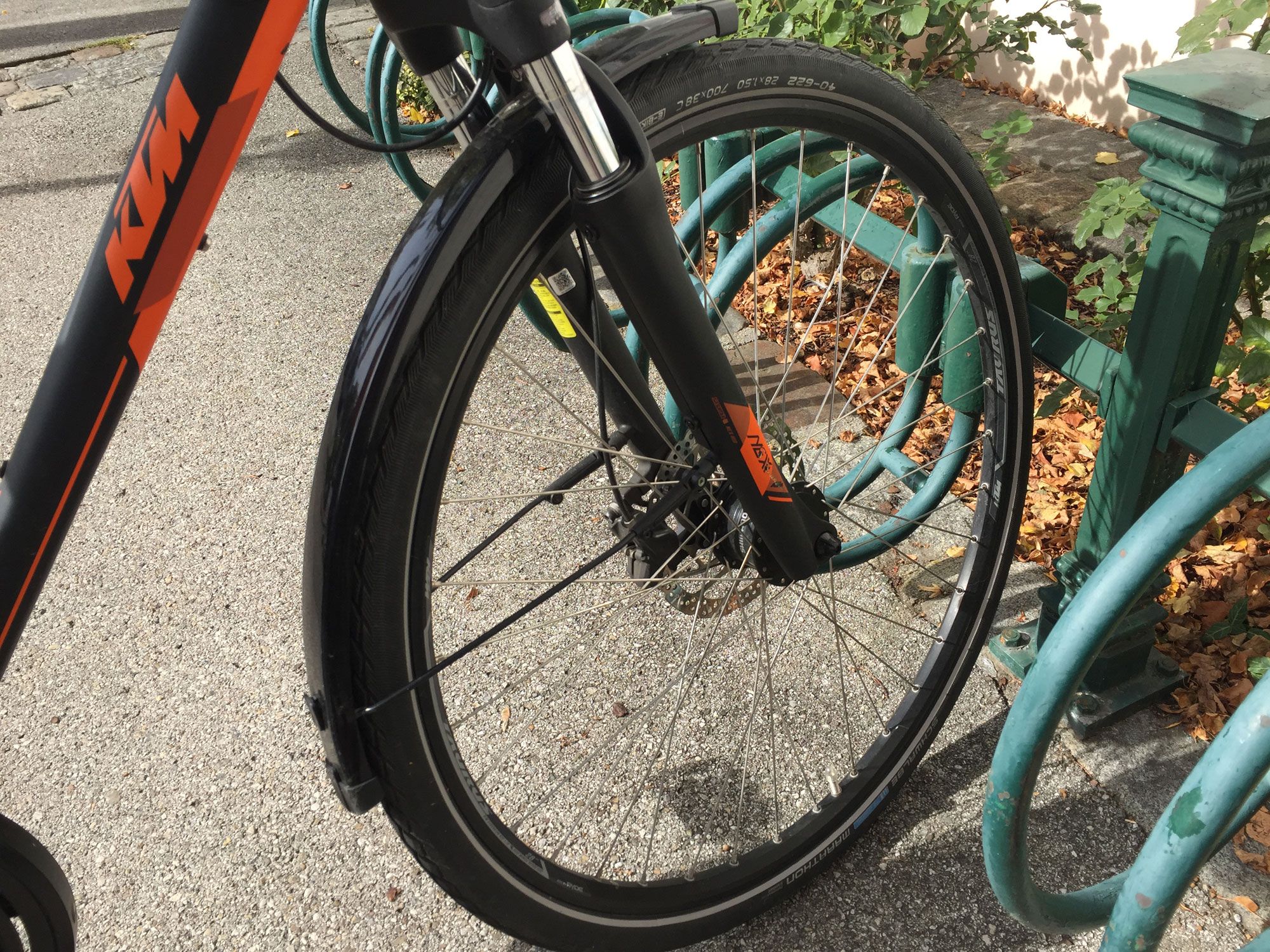 Bike repair on the Danube cycle path in Greifenstein