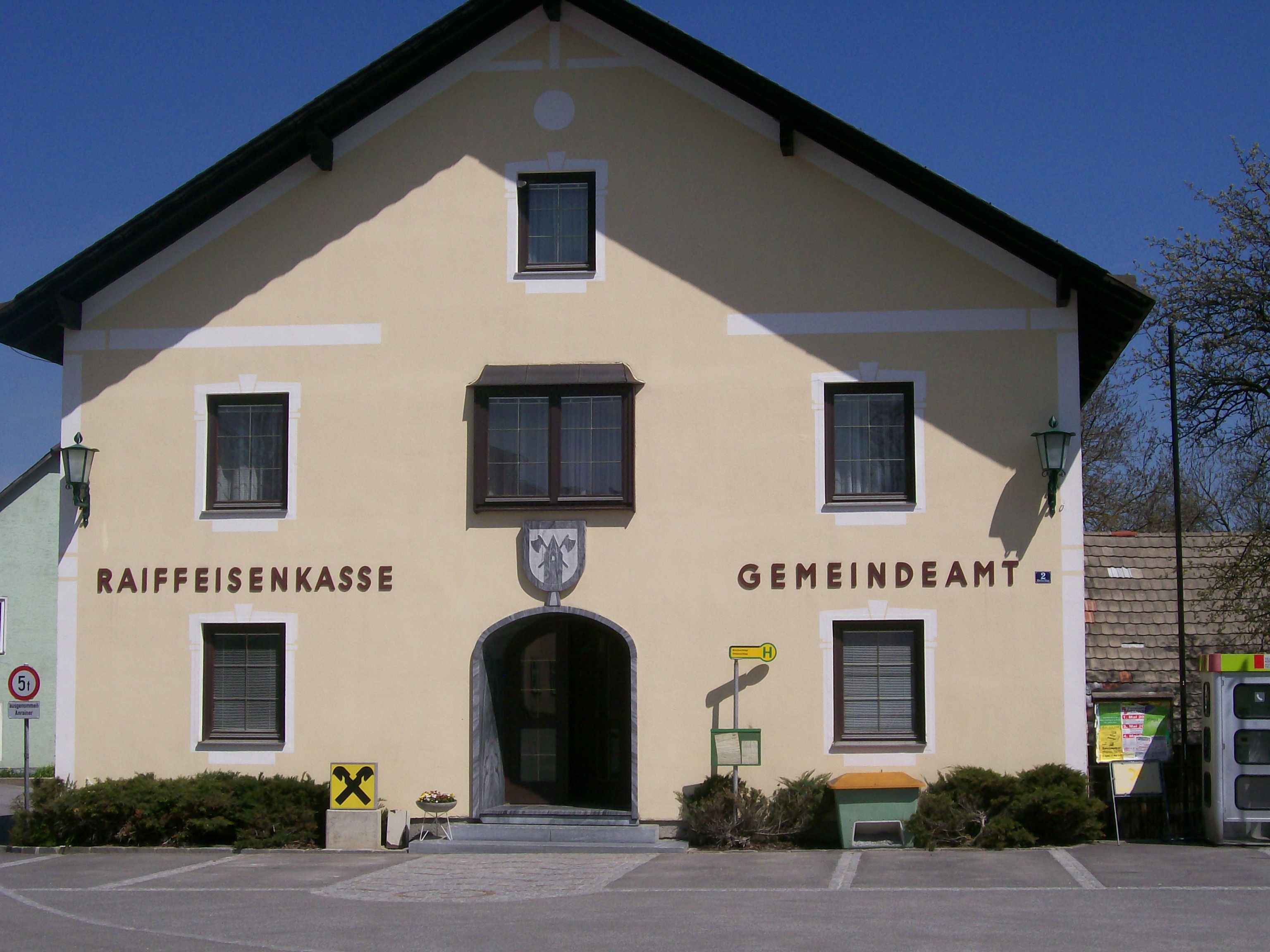 Raiffeisenkasse and municipal office building in Kirchschlag.