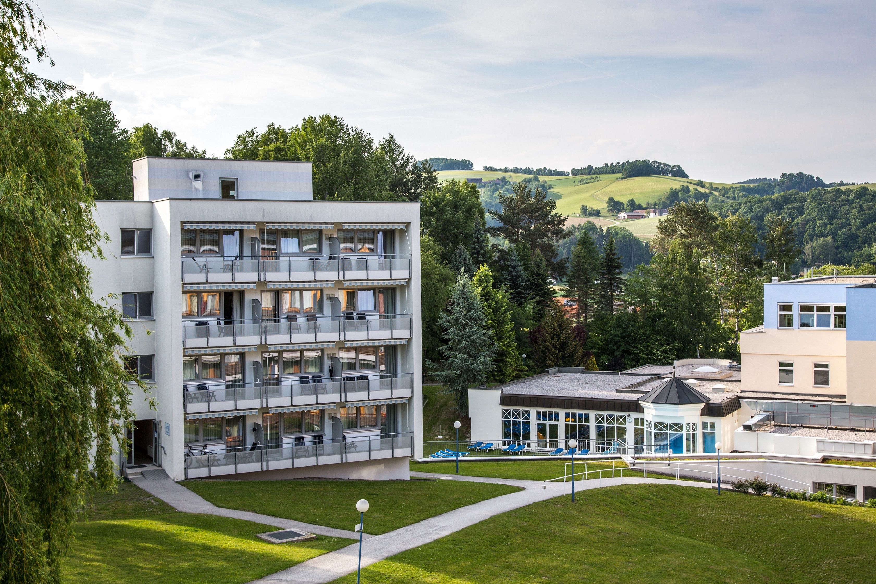 Exterior view of the Parkhotel in the Königsberg health resort with surrounding green landscape.