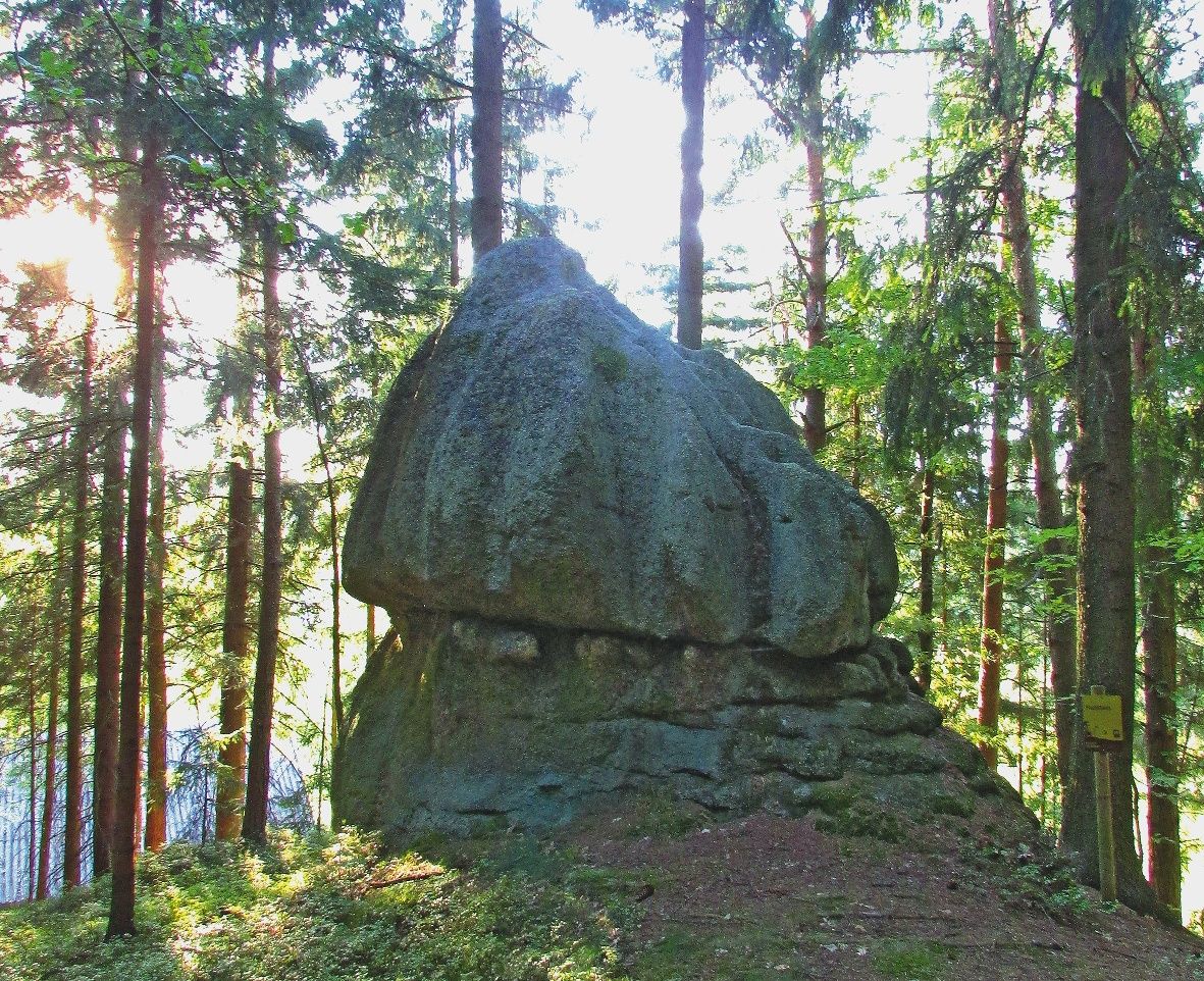 Hat stone