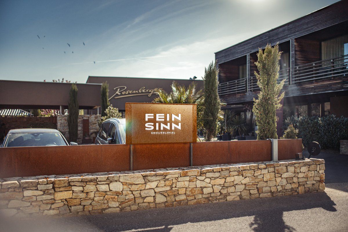 Entrance to the Feinsinn Genusslokal with modern architecture and plants.