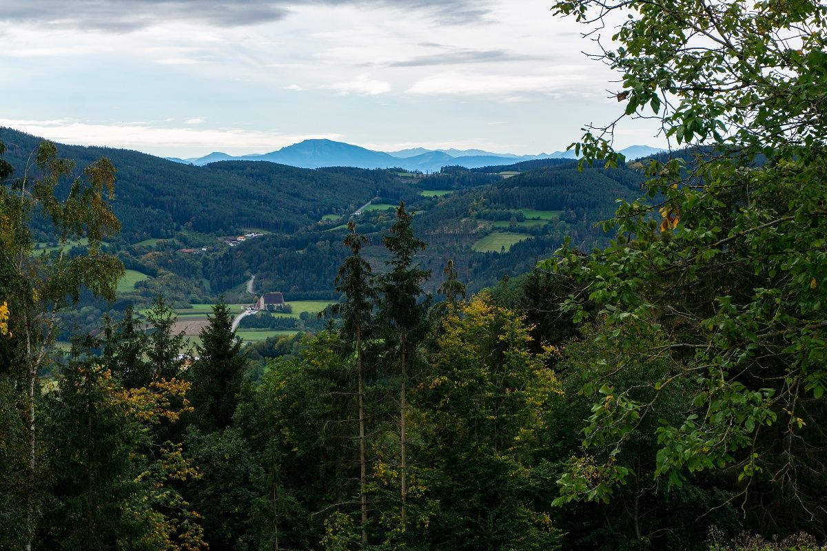 View of the St. Anna church and the Ötscher mountain