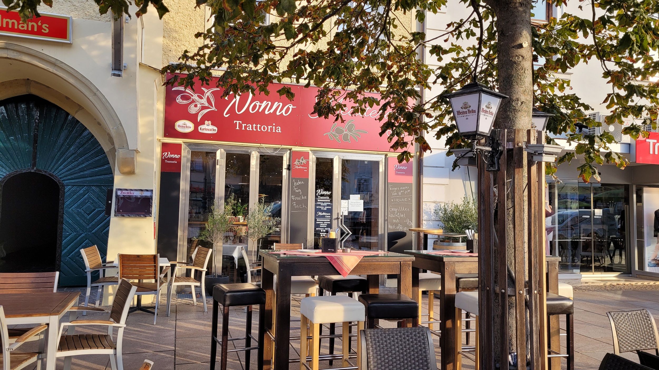 Entrance to Trattoria Nonno with garden on the main square 