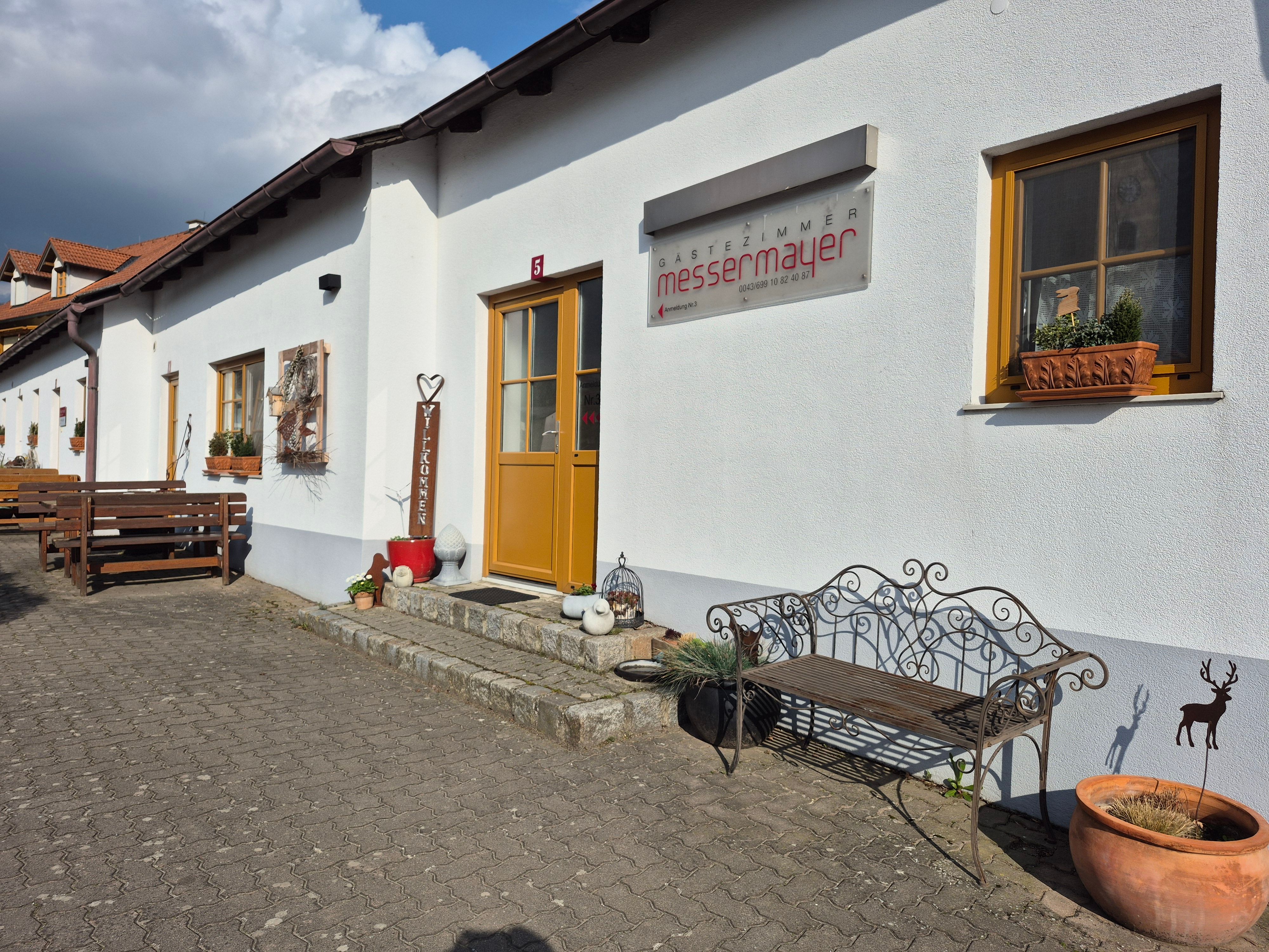 Entrance area guest room Messermayer Göttlesbrunn 