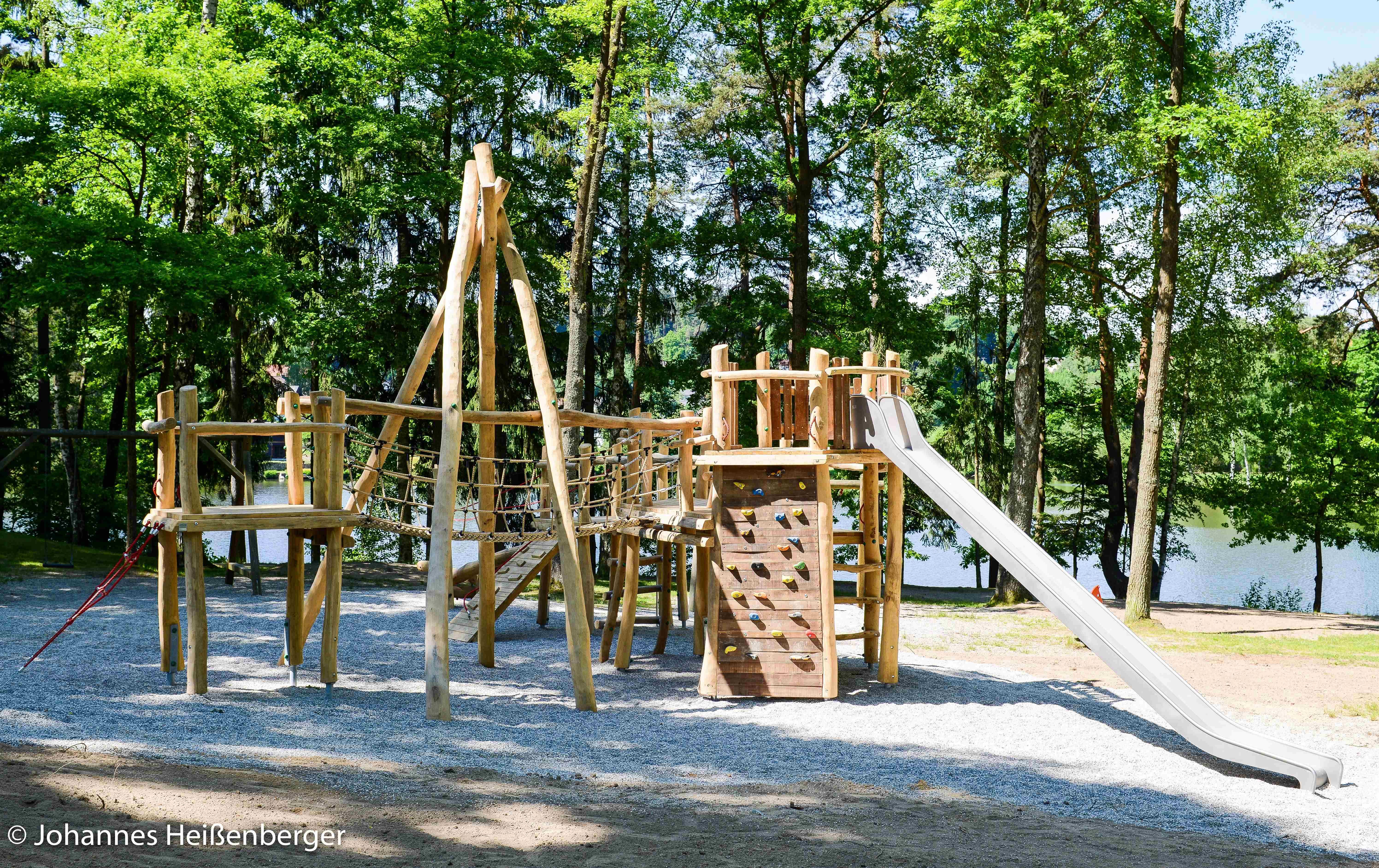 climbing-frame-at-the-beach-c-johannes-heissenberger