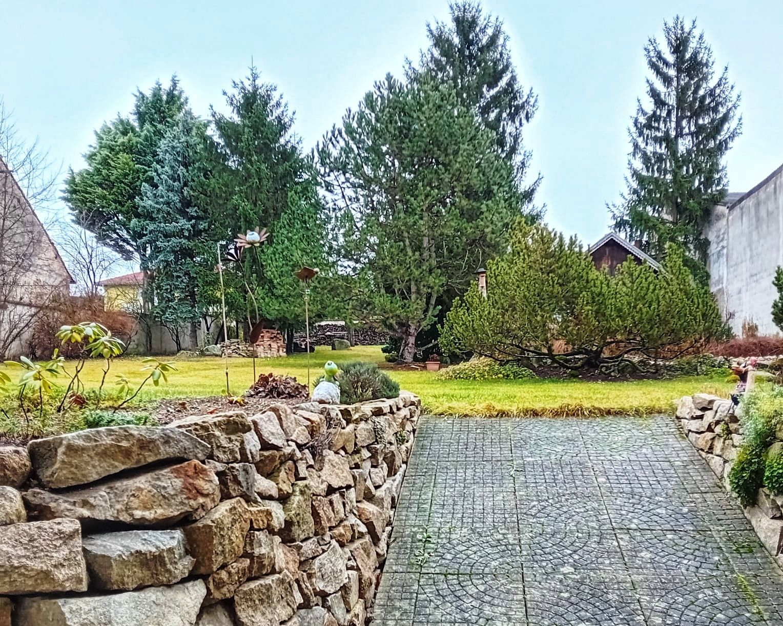 Quiet inner courtyard for barbecuing and chilling out