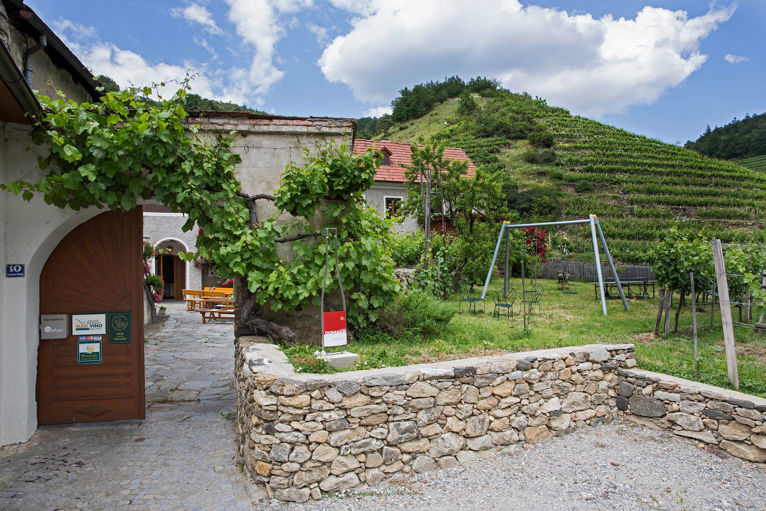 Entrance area to the Helmut Donabaum winery