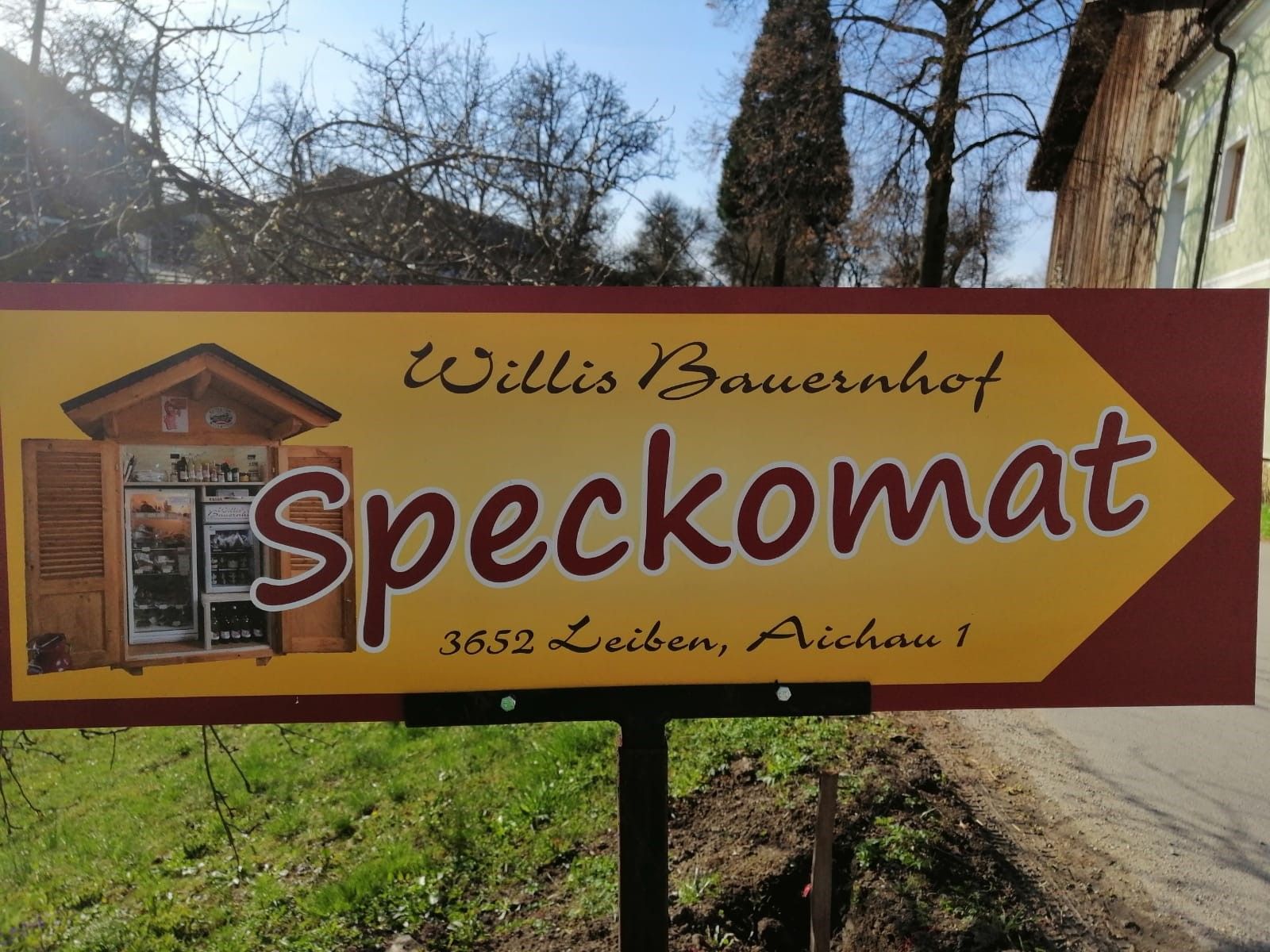 Signpost to the Wilhelm family's self-service machine