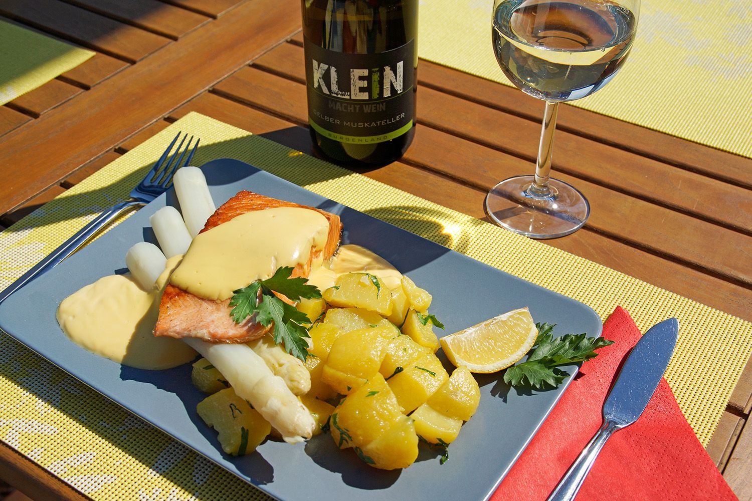 Fish dish with asparagus at Restaurant Treno Orth an der Donau 