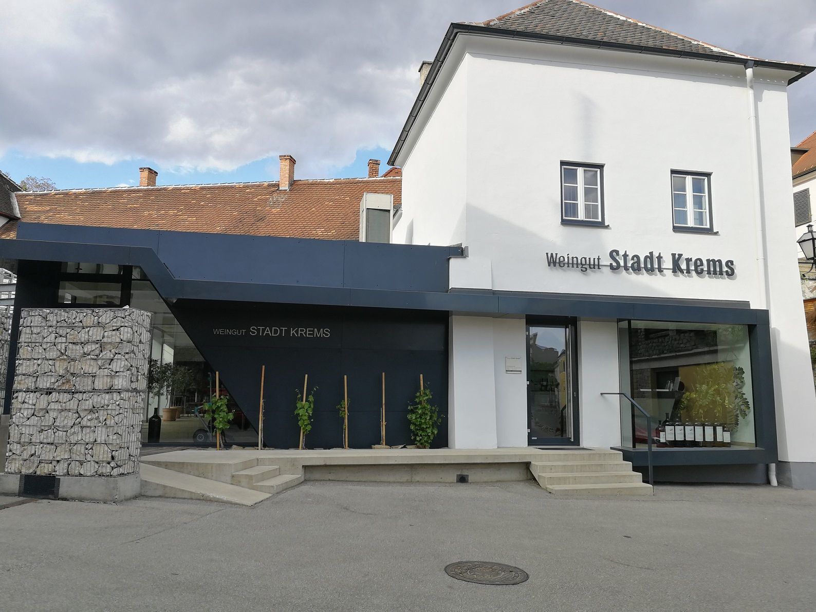Exterior view of the Stadt Krems winery with modern and traditional parts of the building.