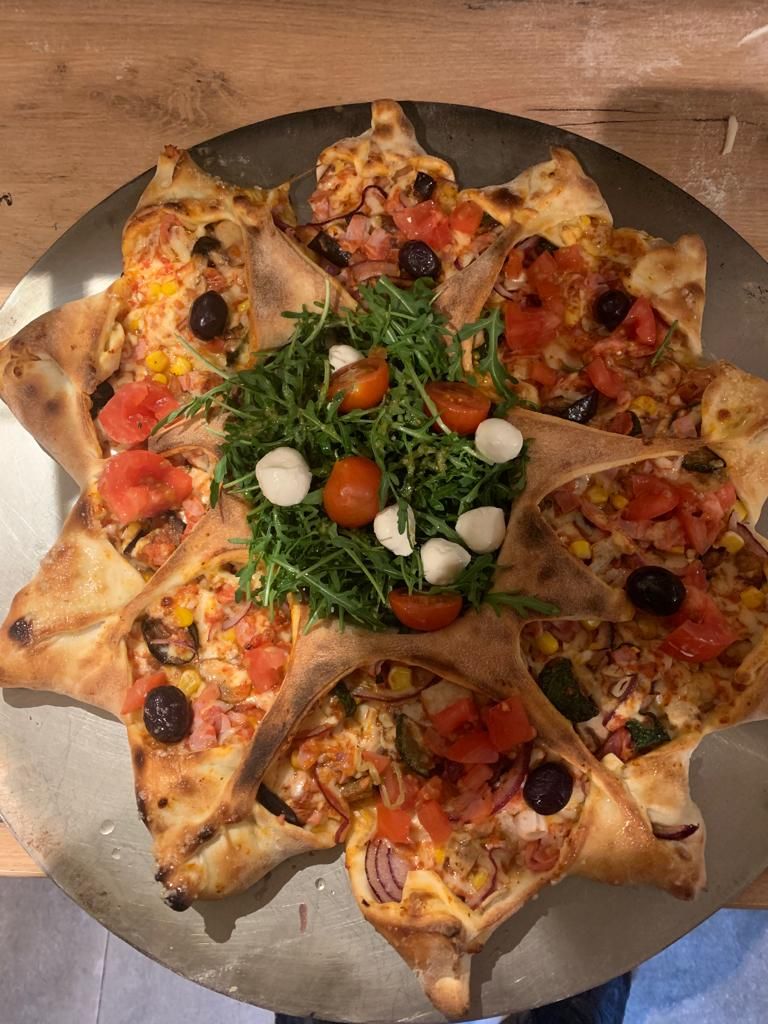 Oven-fresh, delicious pizzas at Giovanni's