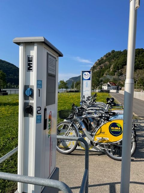 E-bike charging stations