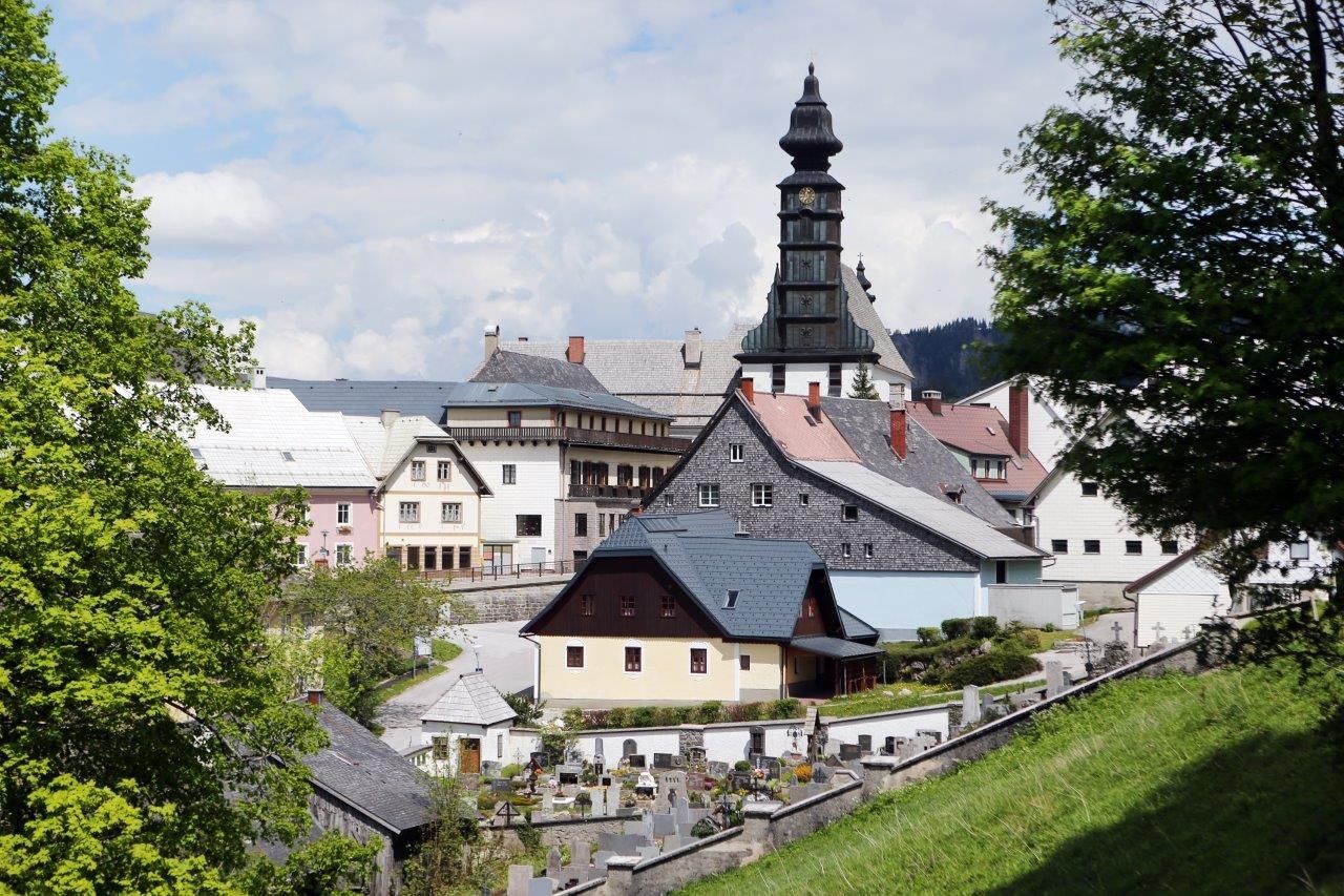 The tranquil pilgrimage town of Annaberg is the starting point for this stage