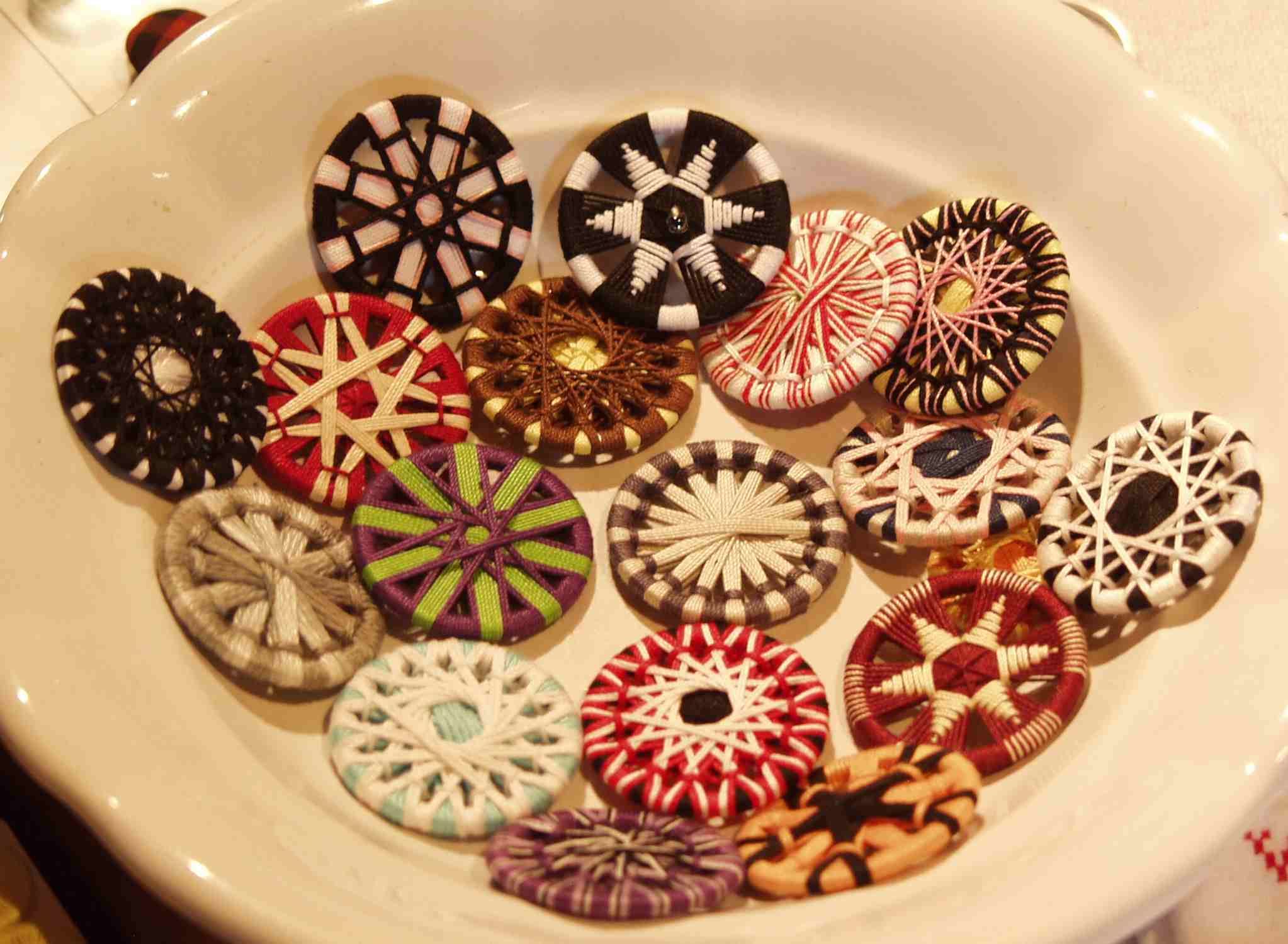 Twist buttons