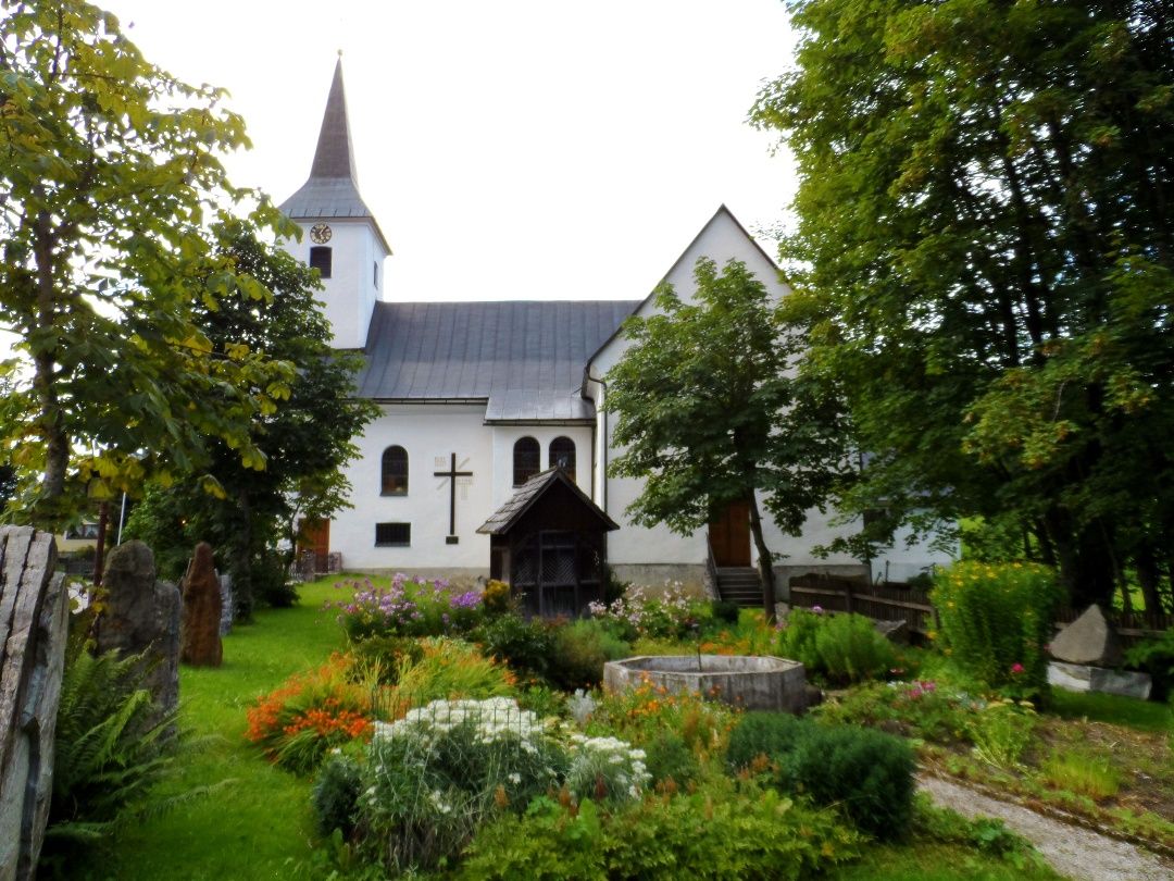 Beautiful garden of the Lackenhof parish church