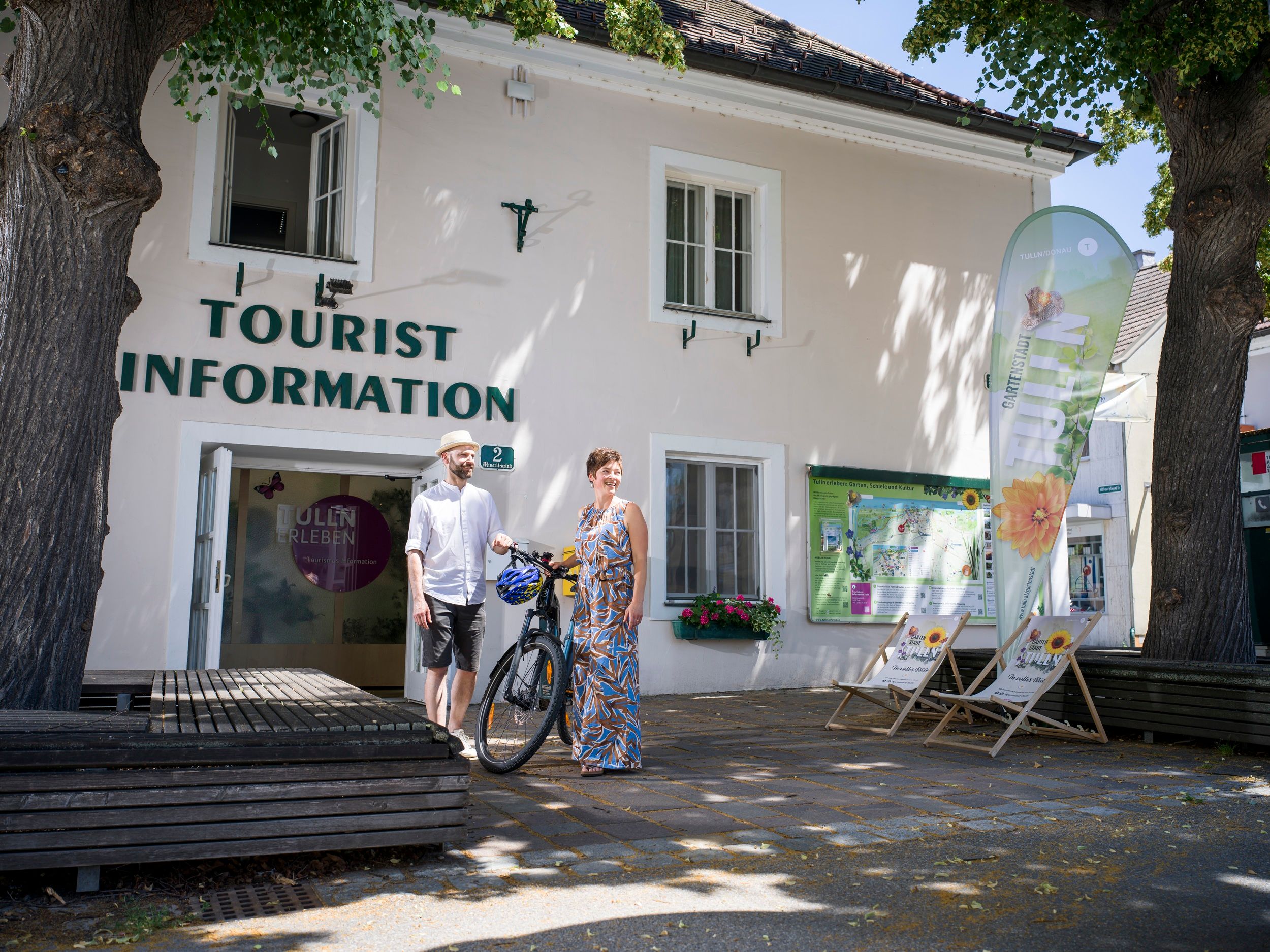 Couple on an e-bike, Tulln Tourist Information 