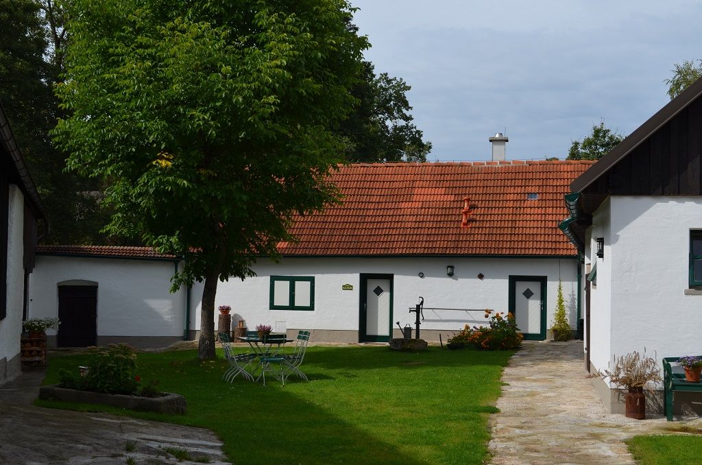 Inner courtyard of Landhaus Lunkowitz