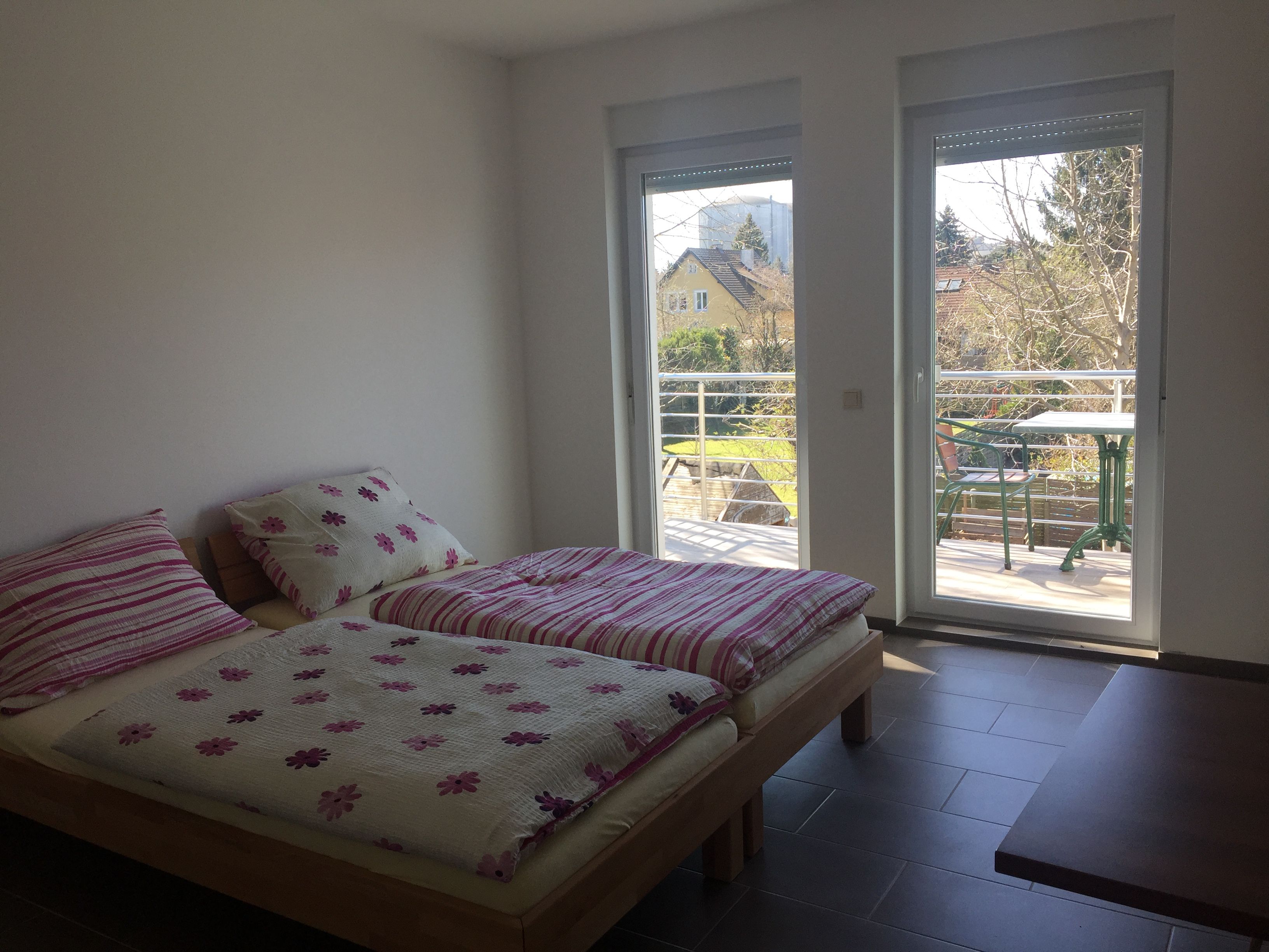 Double room furnished in modern style with balcony 