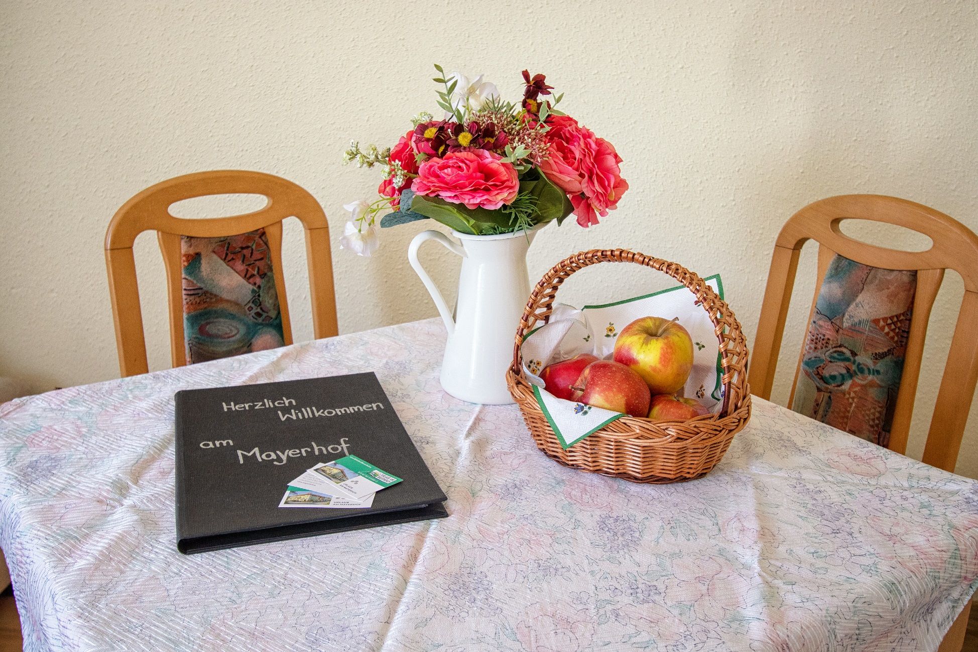 Table with welcome greeting 