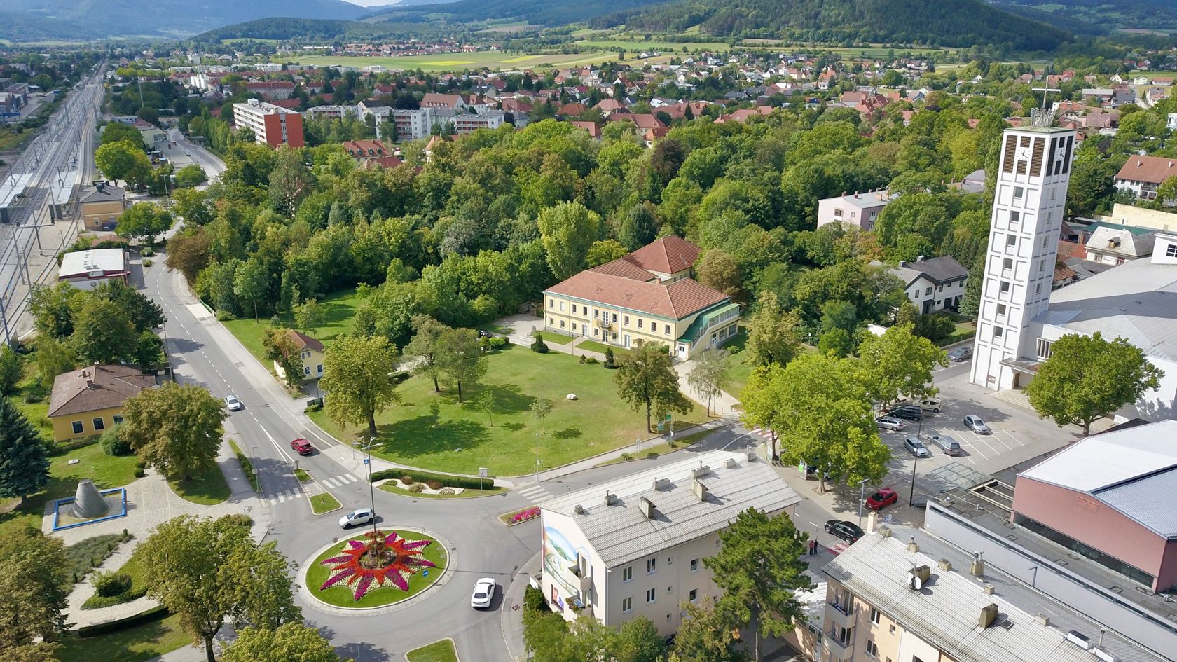 Aerial view of a town park with manor house and surrounding buildings in Ternitz.
