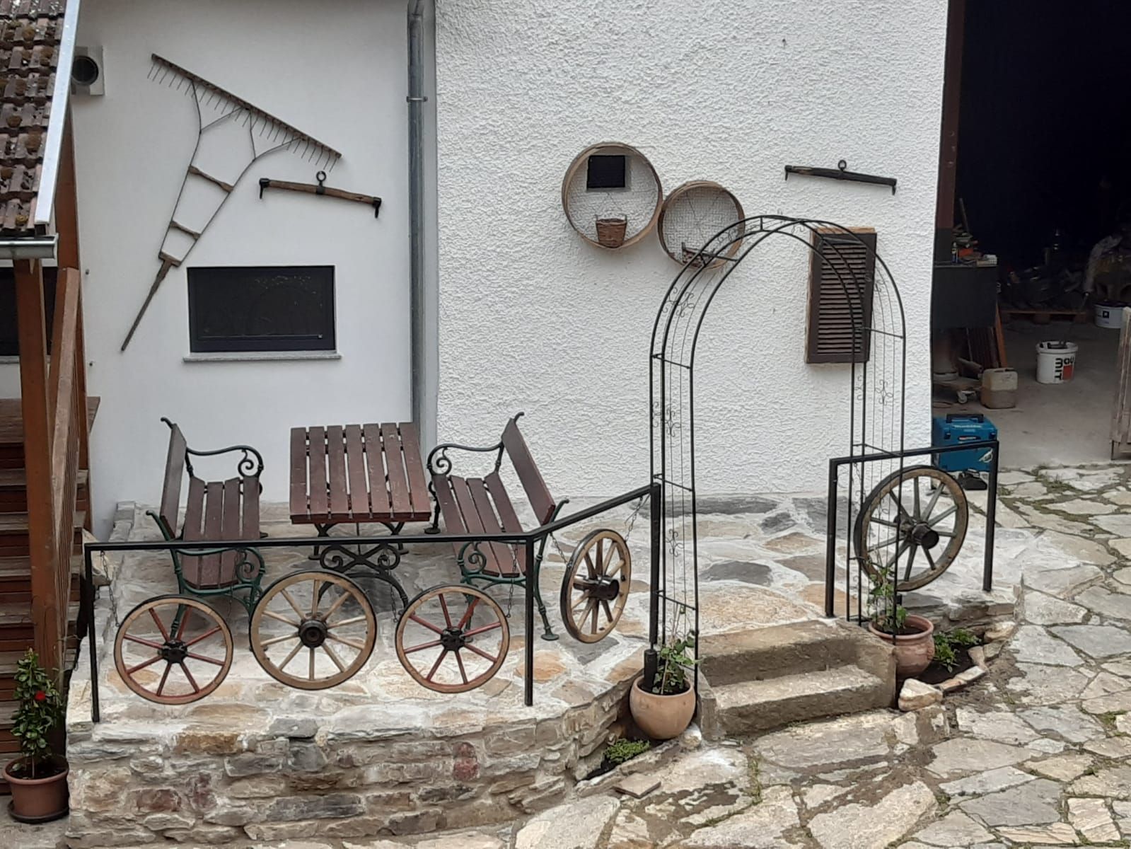 Courtyard seat