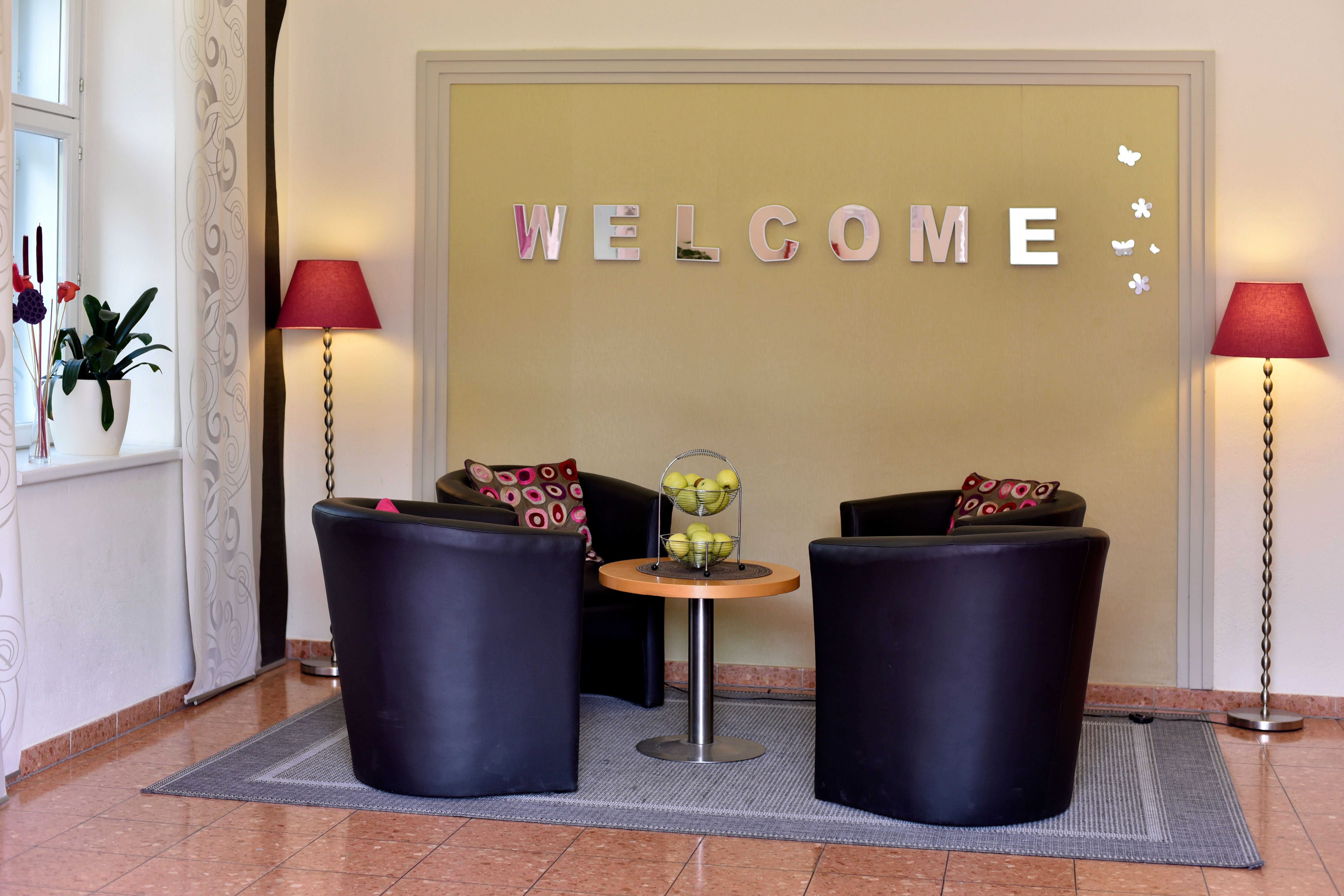 Reception lounge with 4 armchairs 