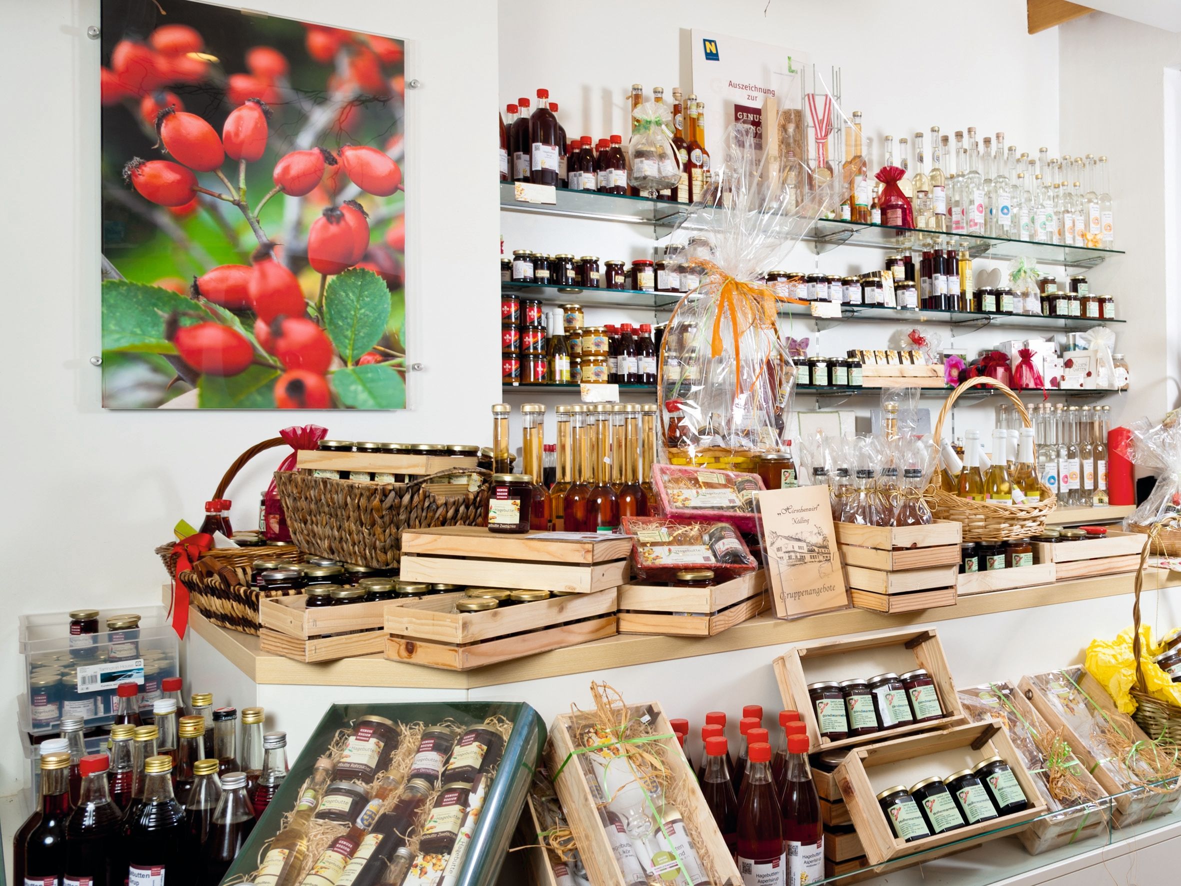 The Hetscherlshop offers many delicacies for the home.