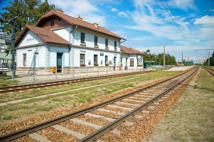 Traismauer Station, with tracks and a blue sky in the background.