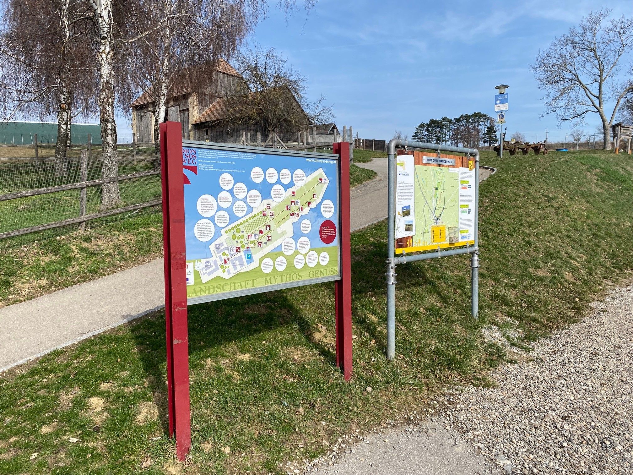 Signpost on the Dionysosweg in Mistelbach with maps and information.